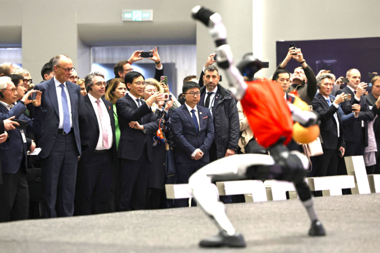 Jan ŚLIWA: Niebezpieczne flirty z Chinami