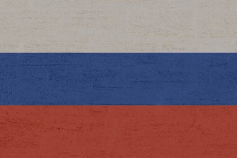 Rosyjscy najemnicy z Grupy Wagnera rozmieścili setki min przeciwpiechotnych w lasach otaczających największą w Republice Środkowoafrykańskiej kopalnię złota Ndassima, położoną w centralnej części kraju - poinformowała środkowoafrykańska agencja Corbeau News.