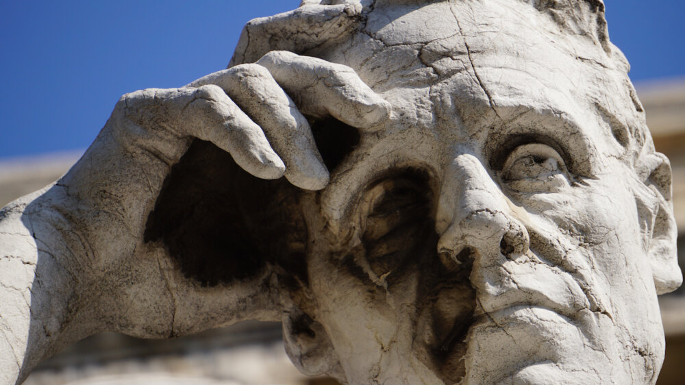 Zdjęcie okładkowe wpisu Prof. Chantal DELSOL: Zachód myśli z lękiem o swojej śmierci!