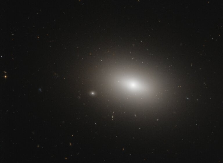 NGC 3818
