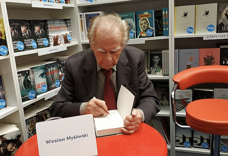 Zawsze mam wrażenie, że każda moja książka jest niedopisana, że gdybym posiedział jeszcze nad nią rok, dwa, trzy, to napisałbym lepszą - mówił Wiesław Myśliwski. Ceniony pisarz, laureat Nagrody Nike za „Widnokrąg” i „Traktat o łuskaniu fasoli”, 25 marca 2026 roku kończy 94 lata.