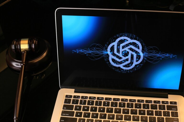 Chatbot medyczny ChatGPT Health - nowe, ale już popularne narzędzie sztucznej inteligencji udzielające użytkownikom porad zdrowotnych - nie zaleca wizyty w szpitalu w ponad połowie przypadków, w których jest ona konieczna - wynika z badania opublikowanego w „Nature Medicine”.