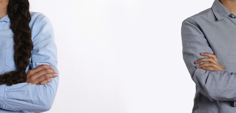 Wspólne posiłki od lat pełnią funkcję społeczną, mają łączyć i budować relacje. W praktyce jednak często stają się miejscem napięć. Konflikty przy stole nie pojawiają się przypadkowo. Zazwyczaj są efektem nagromadzonych emocji, różnic światopoglądowych i nieprzepracowanych relacji.