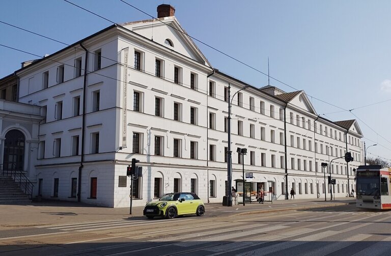 wirtualna przewodniczka AI