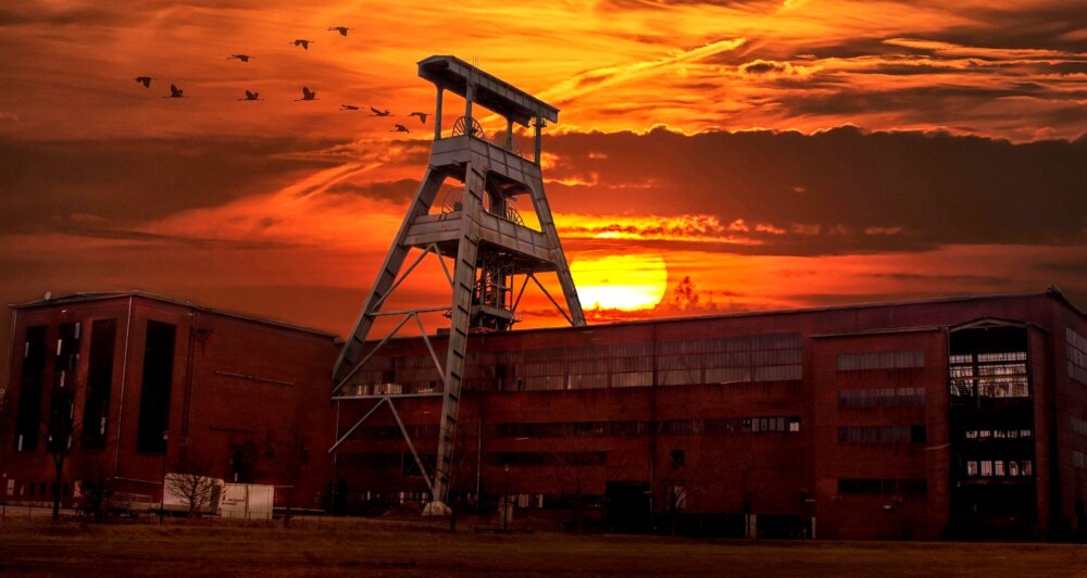 Zdjęcie okładkowe wpisu Maciej ŚWIRSKI: Węglowa rodzinka