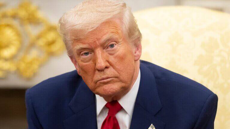 Prezydent USA Donald Trump zarzucił papieżowi Leonowi XIV, że „lubi przestępczość” i jest „okropny ” w kwestii polityki zagranicznej. Dodał, że nie chce papieża, który uważa że posiadanie przez Iran broni jądrowej jest w porządku.