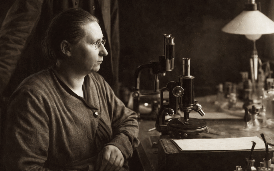 Zdjęcie okładkowe wpisu Jolanta PAWNIK: Helena Krzemieniewska – pionierka wrocławskiej mikrobiologii