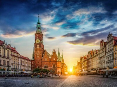 Jolanta PAWNIK: Drzewa wracają na Rynek. Zielona historia serca Wrocławia