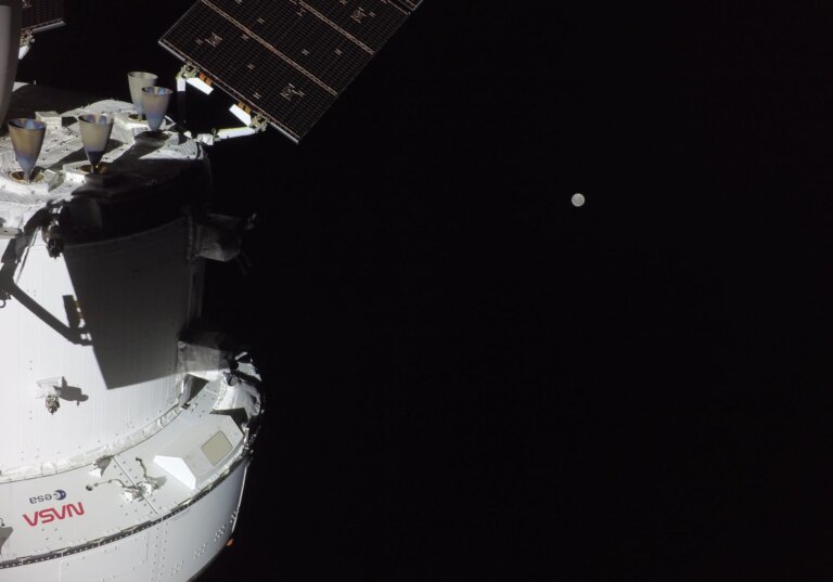 Kończąca się misja Artemis II ponownie uruchomiła falę teorii spiskowych. Jak wskazują naukowcy, to nie przypadek – im bardziej nauka przesuwa granice poznania, tym więcej pojawia się wątpliwości i alternatywnych narracji.