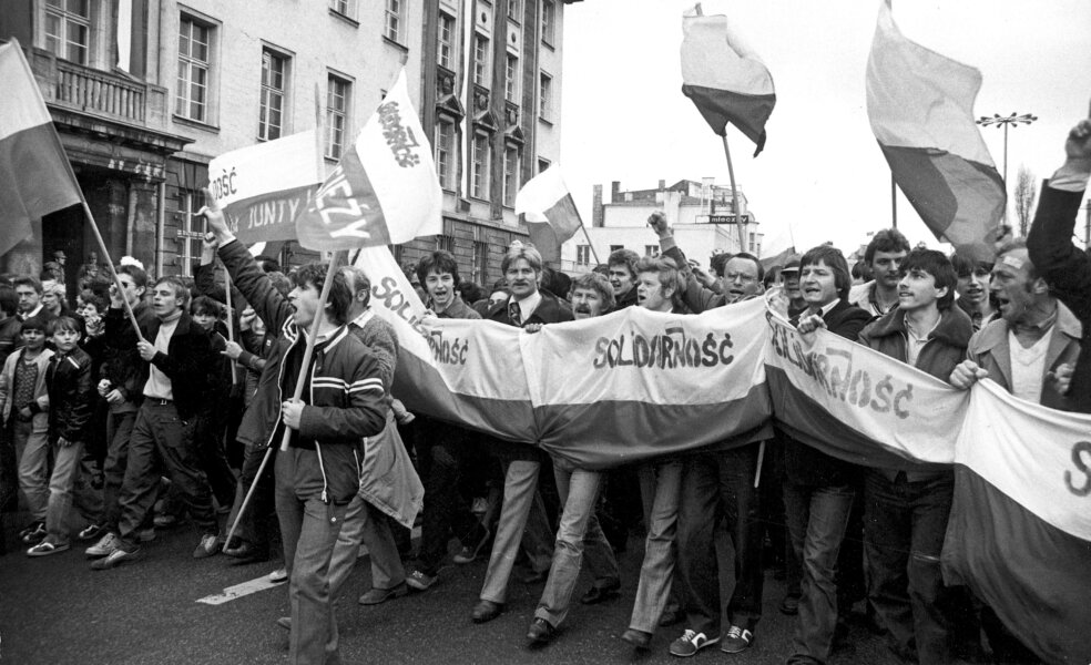 Zdjęcie okładkowe wpisu Jolanta PAWNIK: Od pochodu do protestu. Wrocławskie obchody święta pracy 1982–1983