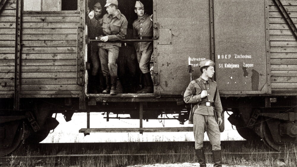 Zdjęcie okładkowe wpisu Przystanek Historia: Jak wycofywano wojska sowieckie z Polski [PODCAST]