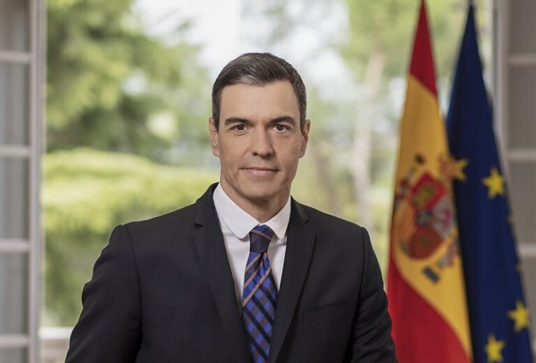 Hiszpańska Socjalistyczna Partia Robotnicza (PSOE) premiera Pedro Sancheza przegrała w niedzielę 17 maja 2026 roku kolejne wybory regionalne, tym razem w Andaluzji, osiągając najgorszy wynik w historii. Bezwzględną większość zdobyła opozycyjna na szczeblu krajowym Partia Ludowa (PP).