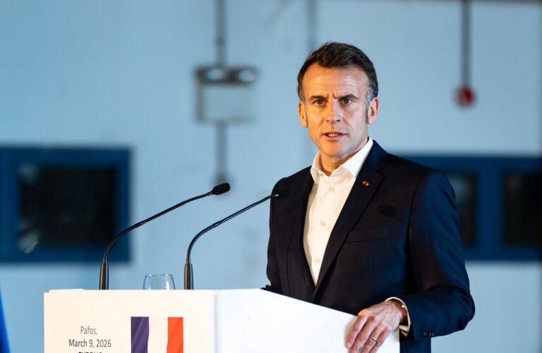Prezydent Francji Emmanuel Macron ocenił, że nadszedł czas na wznowienie rozmów o pokoju między Ukrainą a Rosją. Zapowiedział, że wraz z przywódcami Niemiec i Wielkiej Brytanii spotka się w nadchodzących dniach z prezydentem Ukrainy Wołodymyrem Zełenskim.