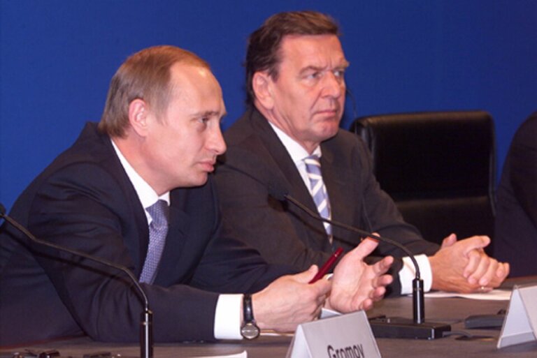 Pracujący dla Rosji Gerhard SCHROEDER wciąż w grze