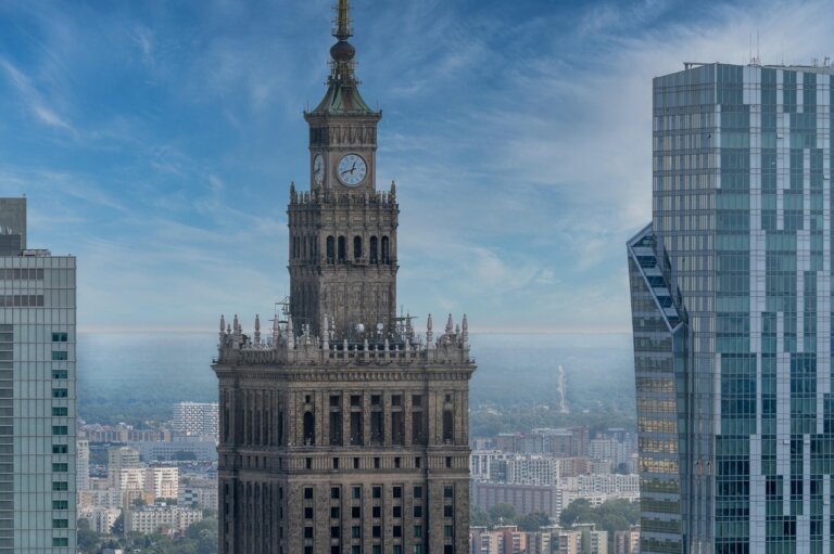 Polska nauka składa coraz więcej wniosków grantowych, ale wraz ze wzrostem liczby projektów narasta pytanie o ich rzeczywistą jakość i znaczenie dla światowej nauki. Coraz więcej propozycji jest poprawnych formalnie, dobrze napisanych i technicznie dopracowanych, jednak, jak przyznaje dyrektor Narodowe Centrum Nauki prof. Krzysztof Jóźwiak, wielu z nich brakuje „tego czegoś”, czyli oryginalnego, wyróżniającego pomysłu badawczego.