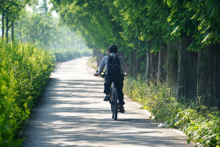 Naukowcy wykazali, że intensywny trening interwałowy może skuteczniej poprawiać funkcjonowanie naczyń krwionośnych u pacjentów z chorobami serca.