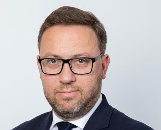 Bartosz CICHOCKI zwraca Wołodymyrowi Zełenskiemu ukraińskie odznaczenie