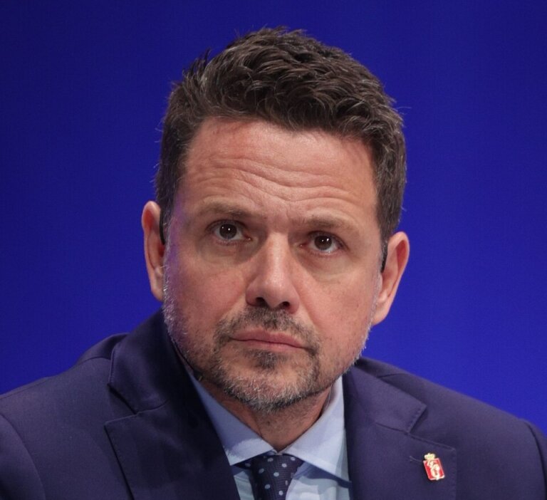 Polacy nie kochają już Rafała Trzaskowskiego