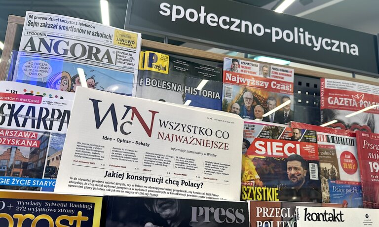 Najnowszy, 76. numer „Wszystko co Najważniejsze” jest już dostępny w EMPIK-ach, Księgarni Polskiej w Paryżu oraz wysyłkowo i w prenumeracie – w Sklepie Idei