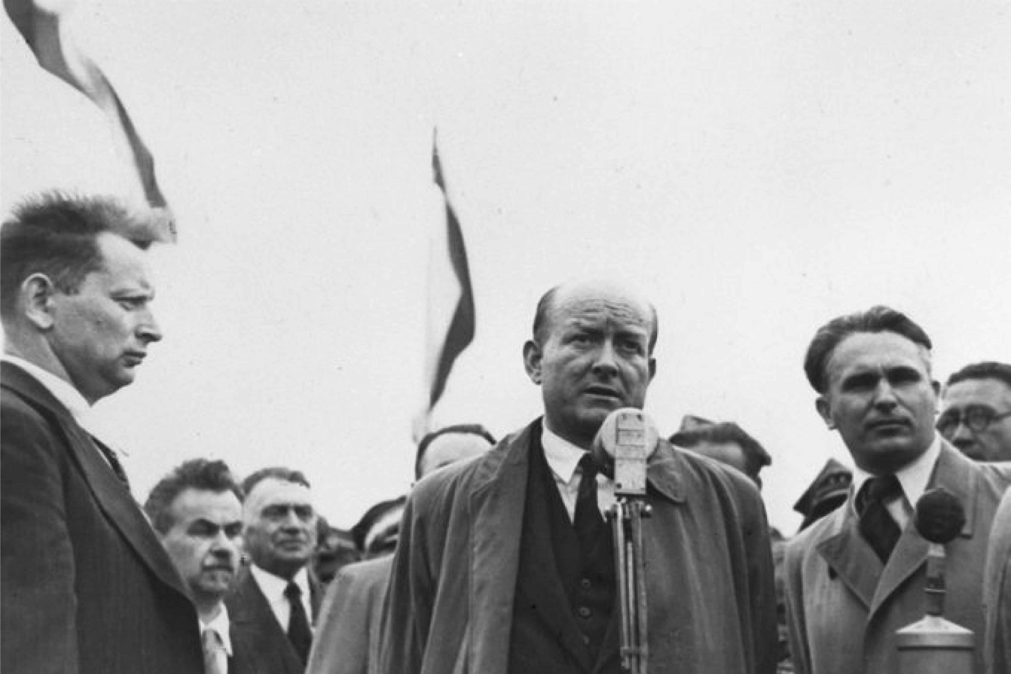 Stanisław MIKOŁAJCZYK wynoszony na sztandary PSL