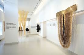 Wystawa „Splątane. Abakanowicz – Levittoux” w Warszawie
