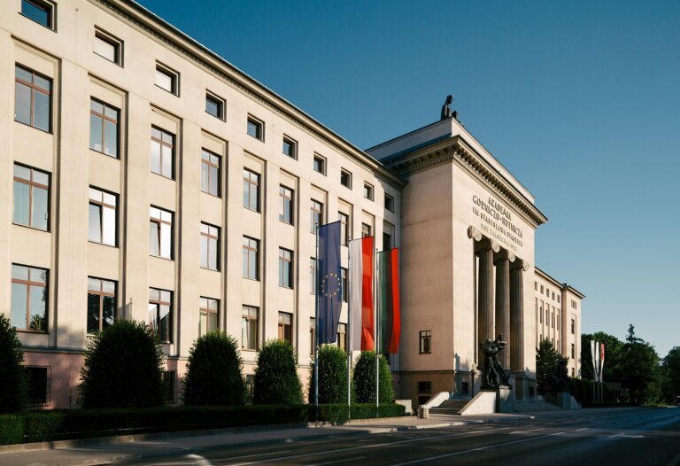 Sprawa odebrania profesury Markowi Jaszczurowi