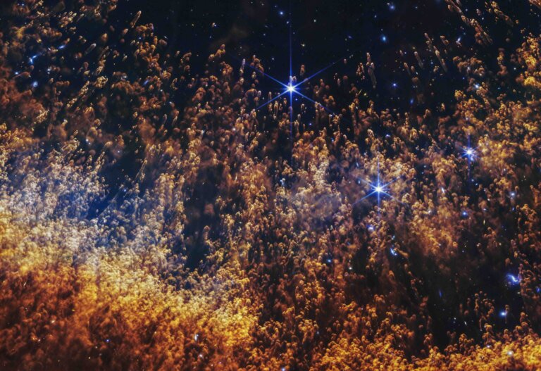 Jak wygląda kosmiczny recykling? Astronomowie zaobserwowali, jak materia wraca do przestrzeni międzygwiazdowej