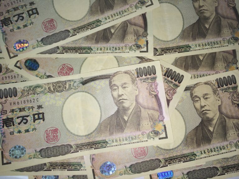 USA pomagają Japonii utrzymać wartość jena