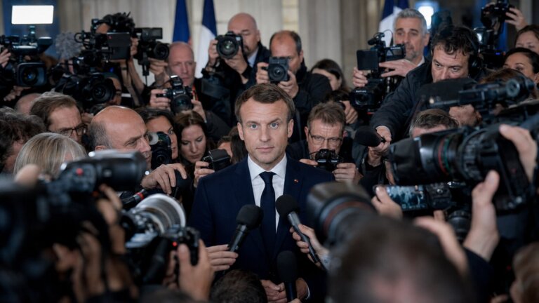 Od de Gaulle’a do Macrona. Jak Francja przestała wierzyć w inscenizację prezydentury