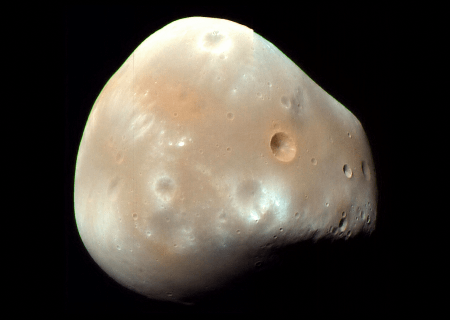 Deimos, księżyc Marsa, może zawdzięczać swój wygląd jednemu uderzeniu asteroidy