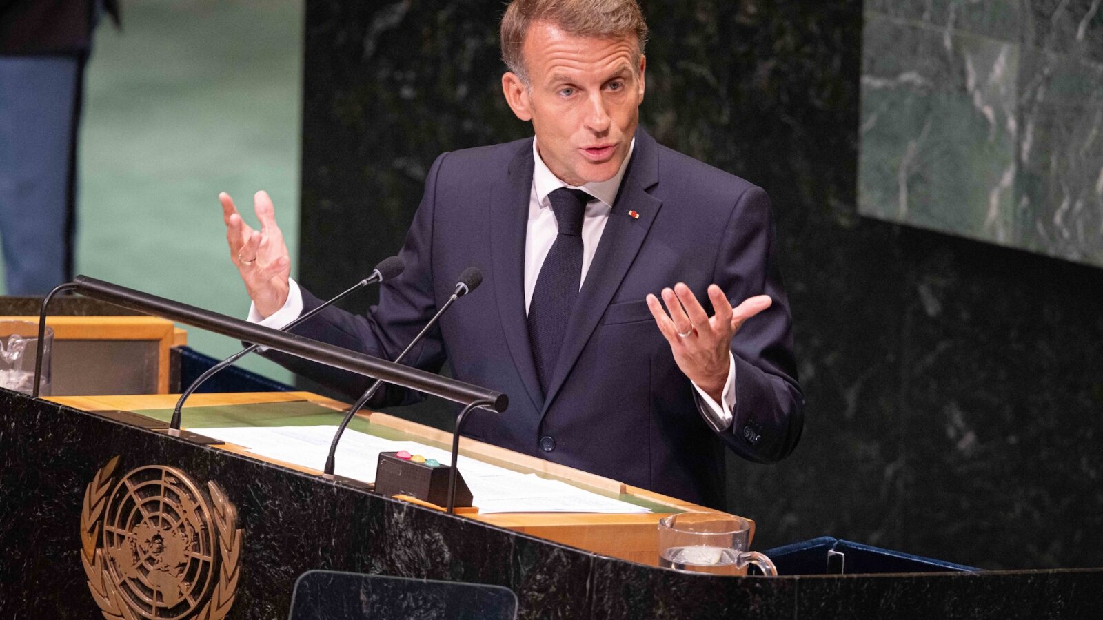 Emmanuel MACRON: Nie ustępujmy wobec prawa silniejszego