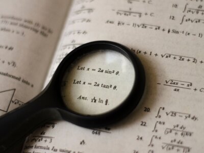 Pomoc asystenta AI w zadaniach matematycznych. Dlaczego nie polecamy?